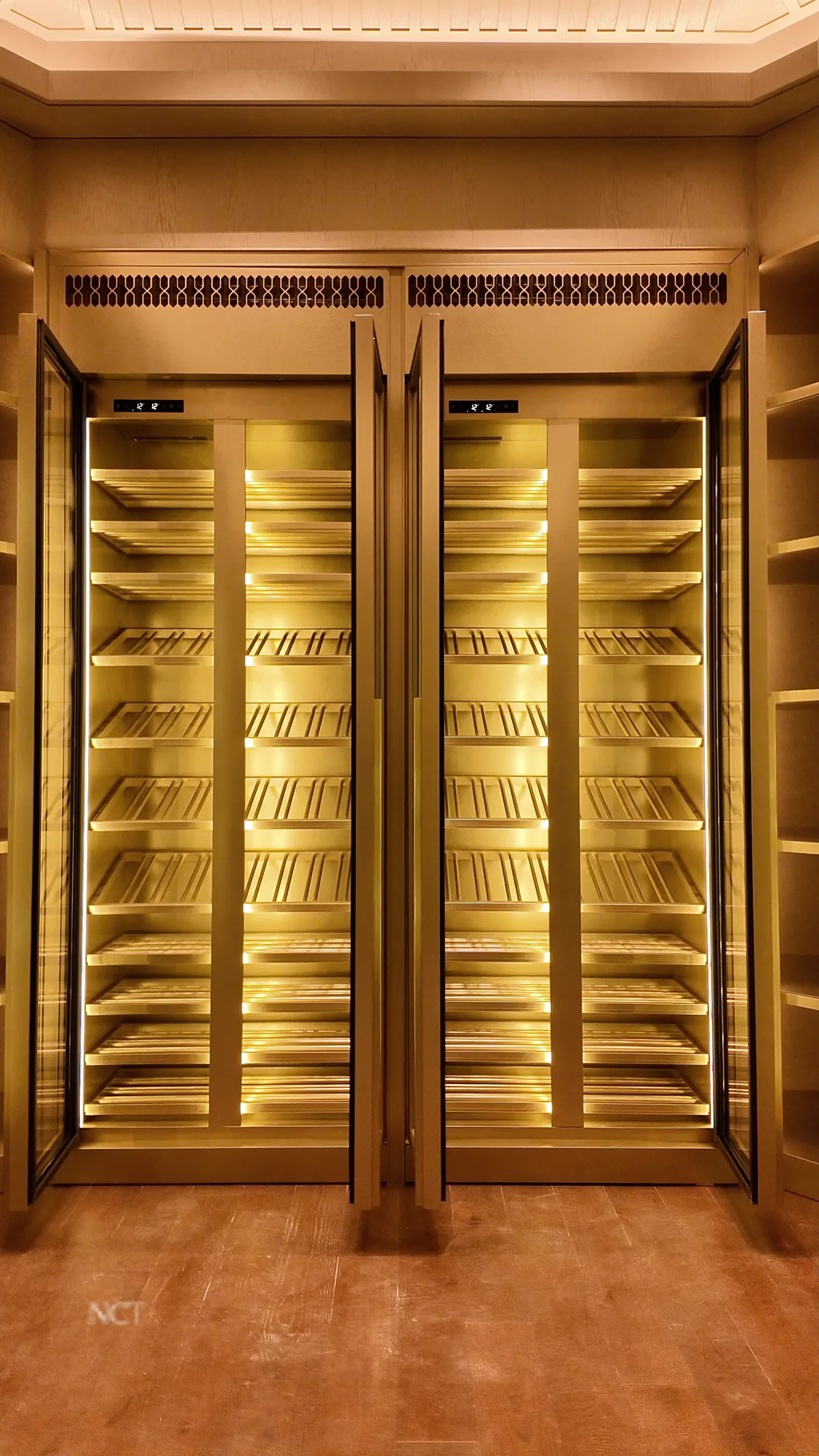 Galaxy Bay Peninsula U-Shaped Wine Cellar - Image 7