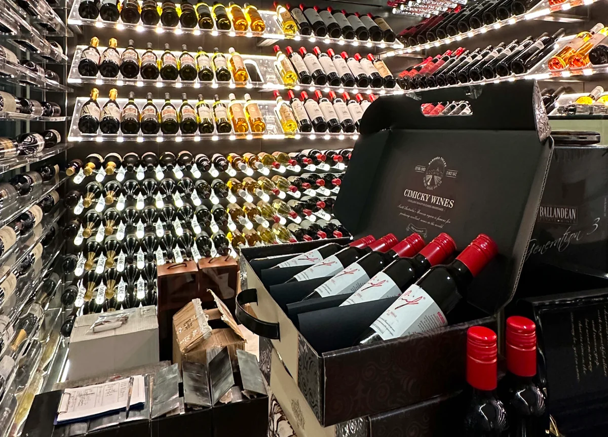 Acrylic Display Wall - Image 2