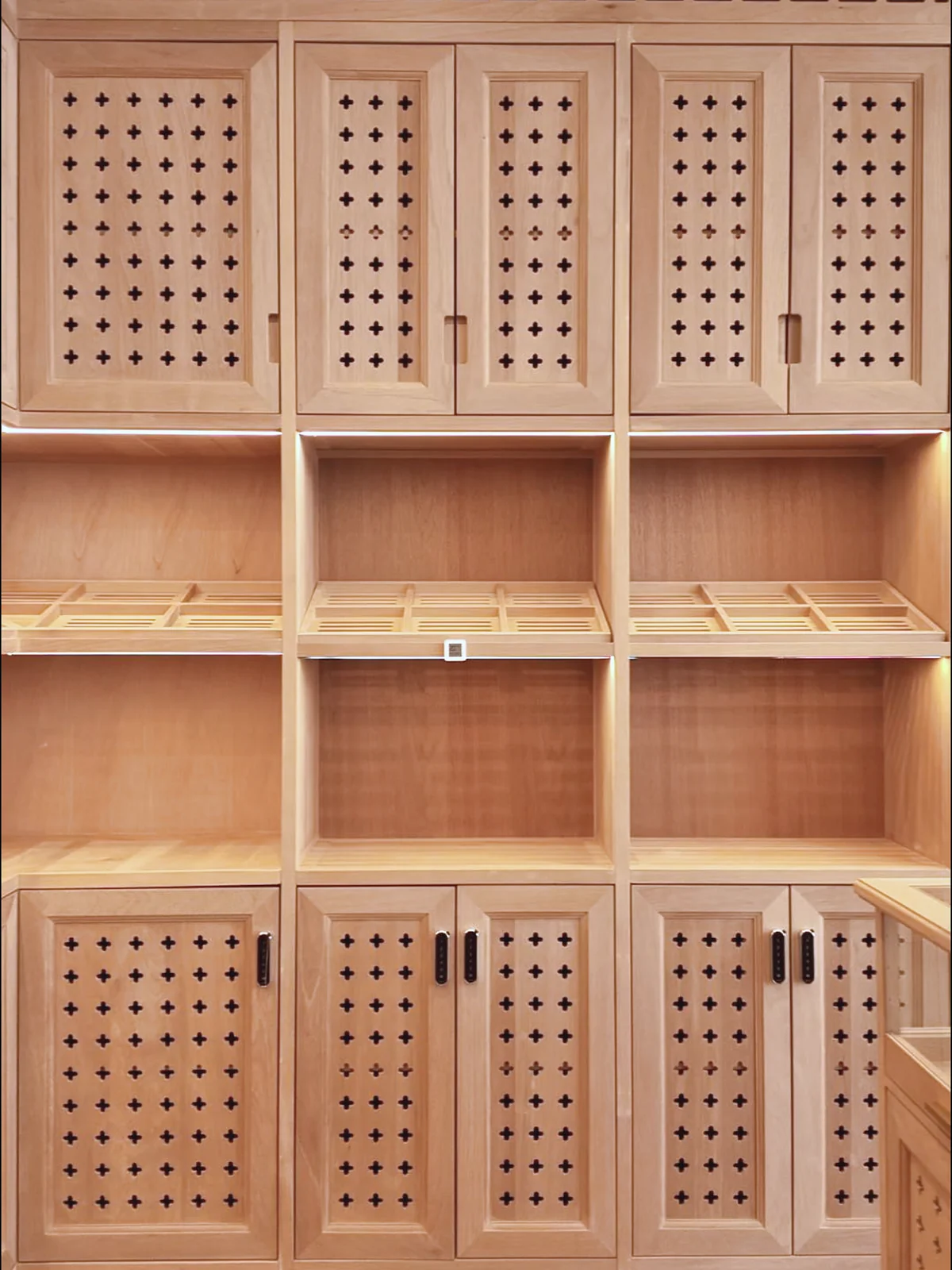 Commercial Cigar Humidor - Image 2