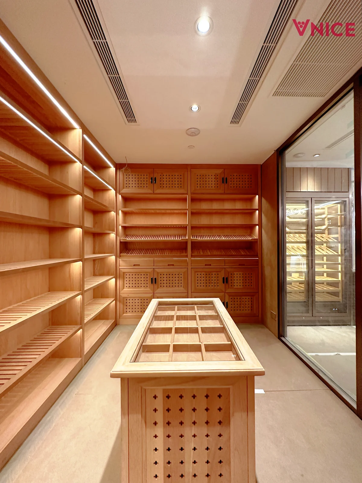 Commercial Cigar Lounge