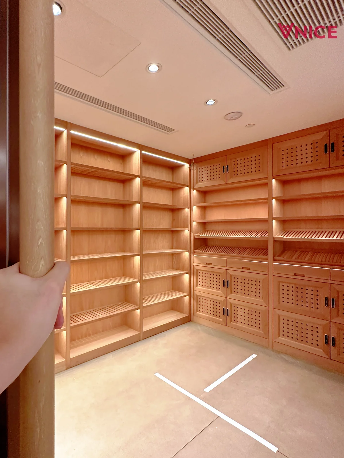 Commercial Cigar Lounge - Image 4