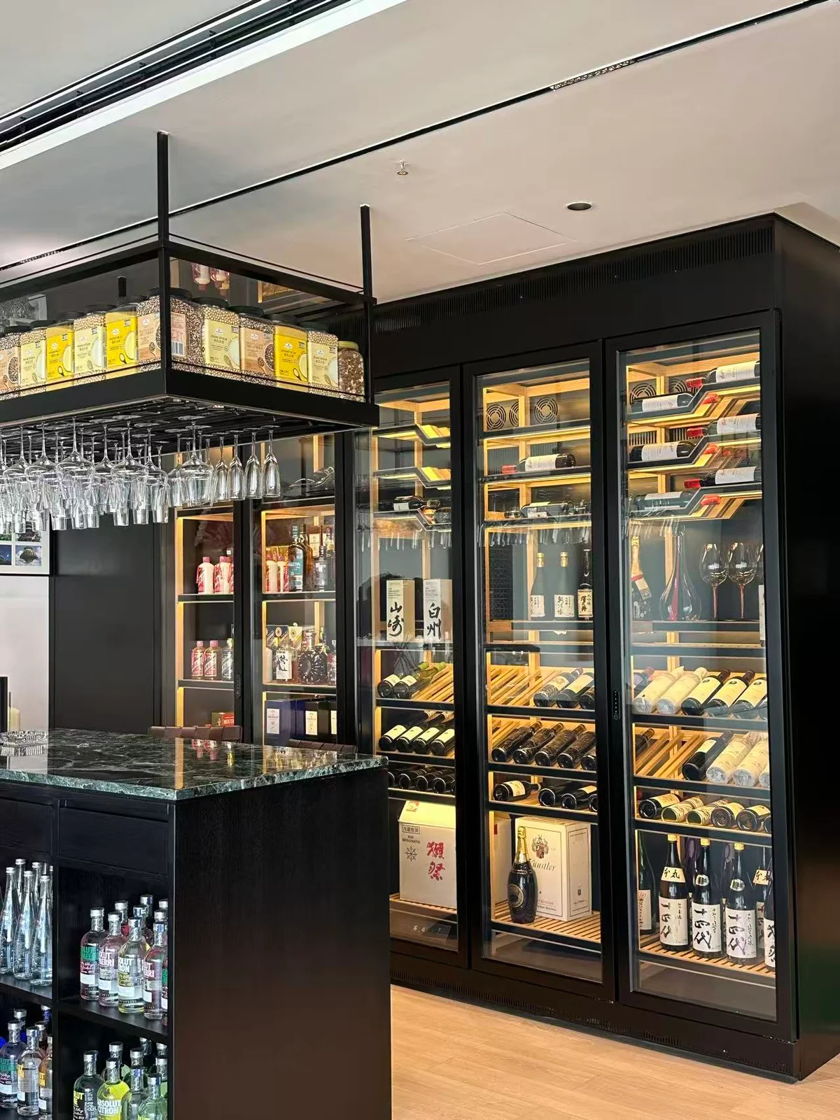 Waterfront Club Wine Display - Image 3