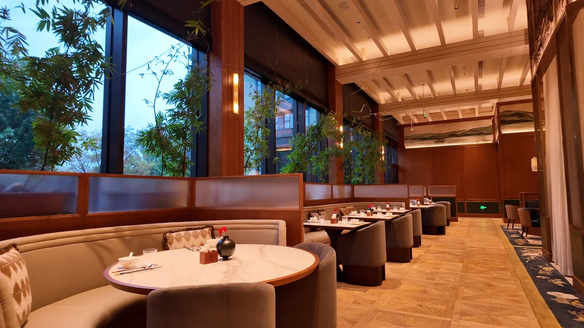 Hangzhou Shangri-La Four-Door Cabinet view 5