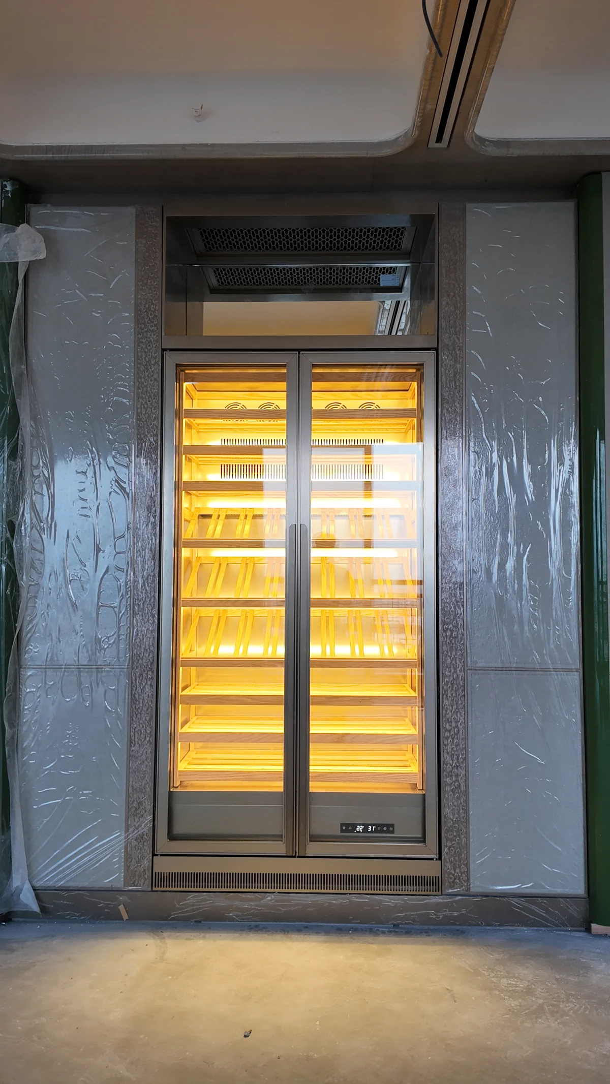 Panoramic View Wine Display - Image 2