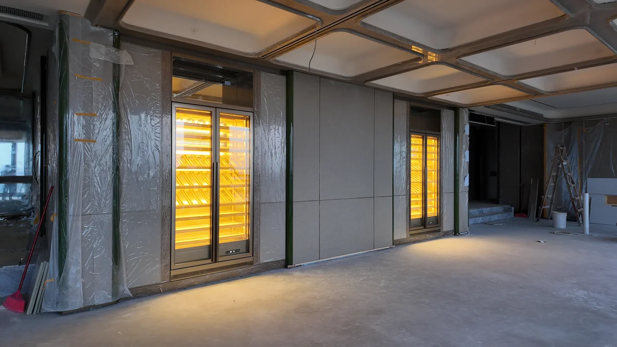 Panoramic View Wine Display - Image 4