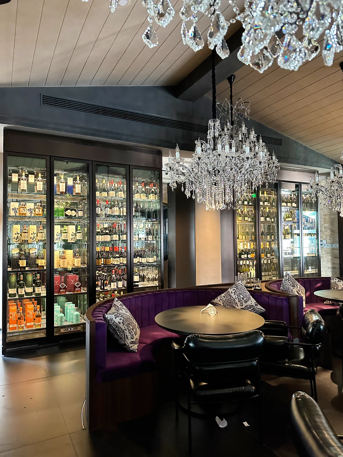 Hangzhou Guitangdong Restaurant Wine Wall view 4