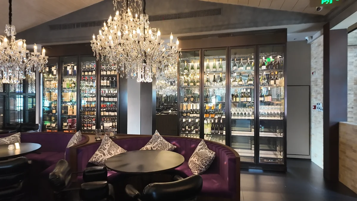 Hangzhou Guitangdong Restaurant Wine Wall view 6